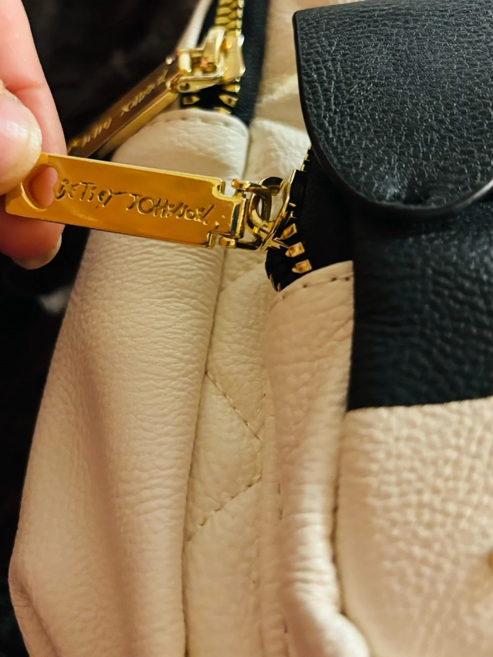 Betsey Johnson White and Black Quilted Mini Backpack NWOT - Picture 5 of 10